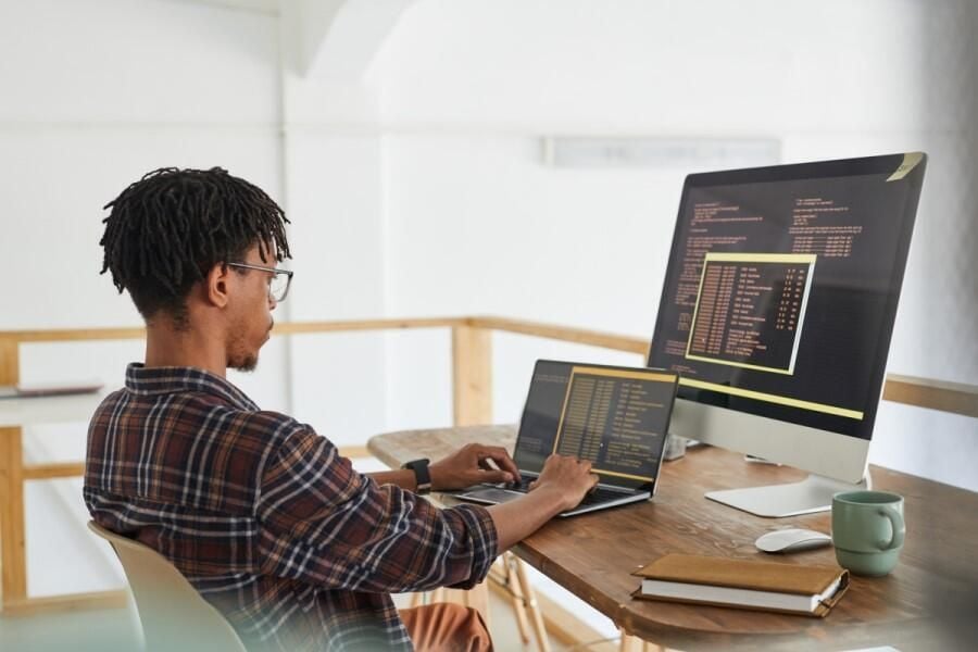 Top 5 things to know about the hybrid workplace