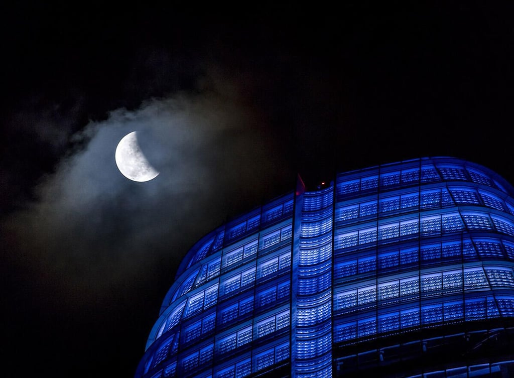 blood-moon-12-gettyimages-1085733962.jpg