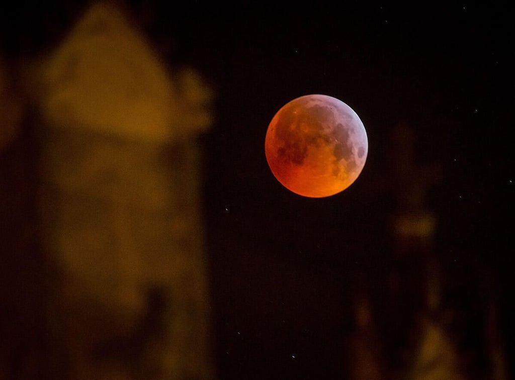blood-moon-13-gettyimages-1085730462.jpg