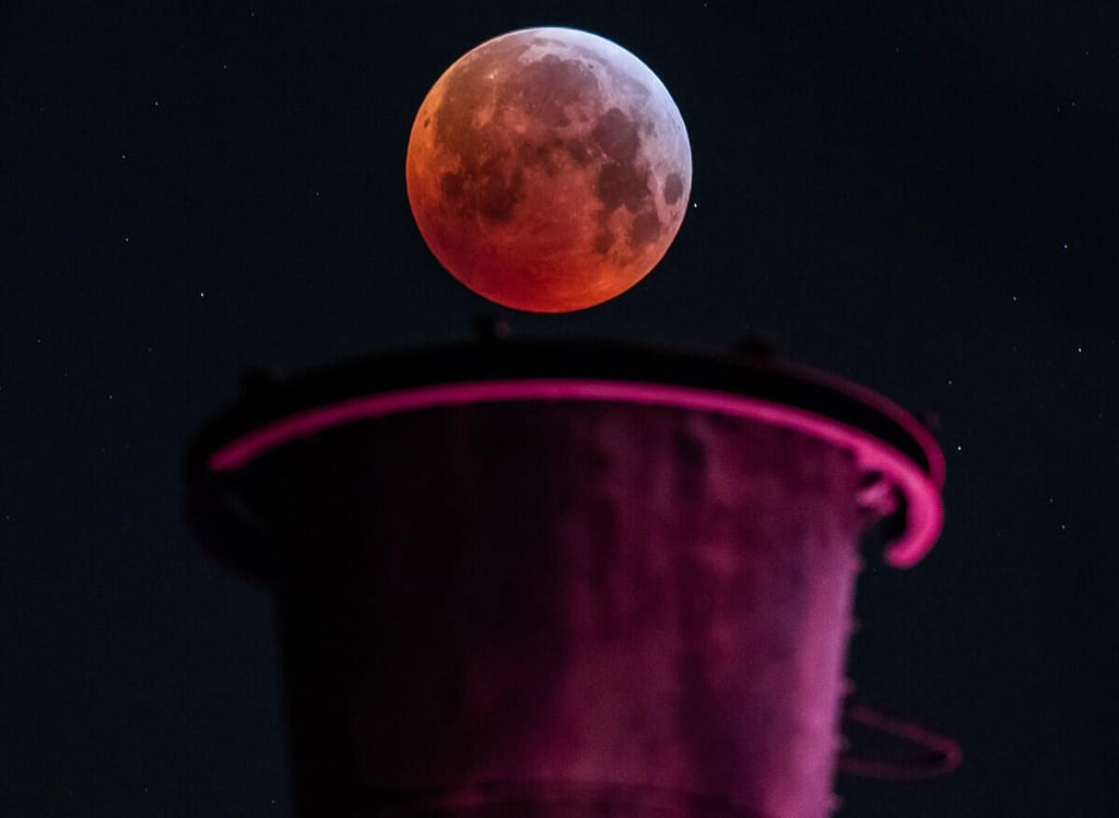 blood-moon-6-gettyimages-1085779554.jpg