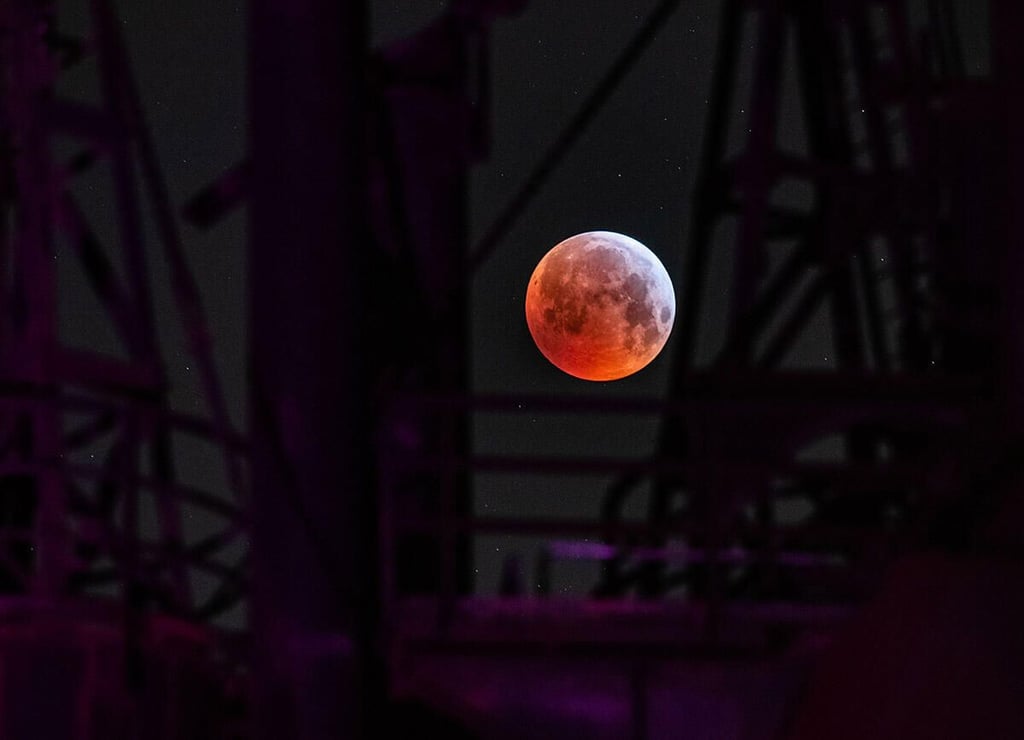 blood-moon-7-gettyimages-1085779438.jpg