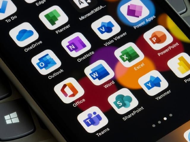 The point of connecting Yammer and Viva is knowing who knows what