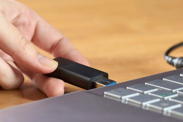 How to format a thumb drive to work with Windows PCs and Macs using macOS Monterey