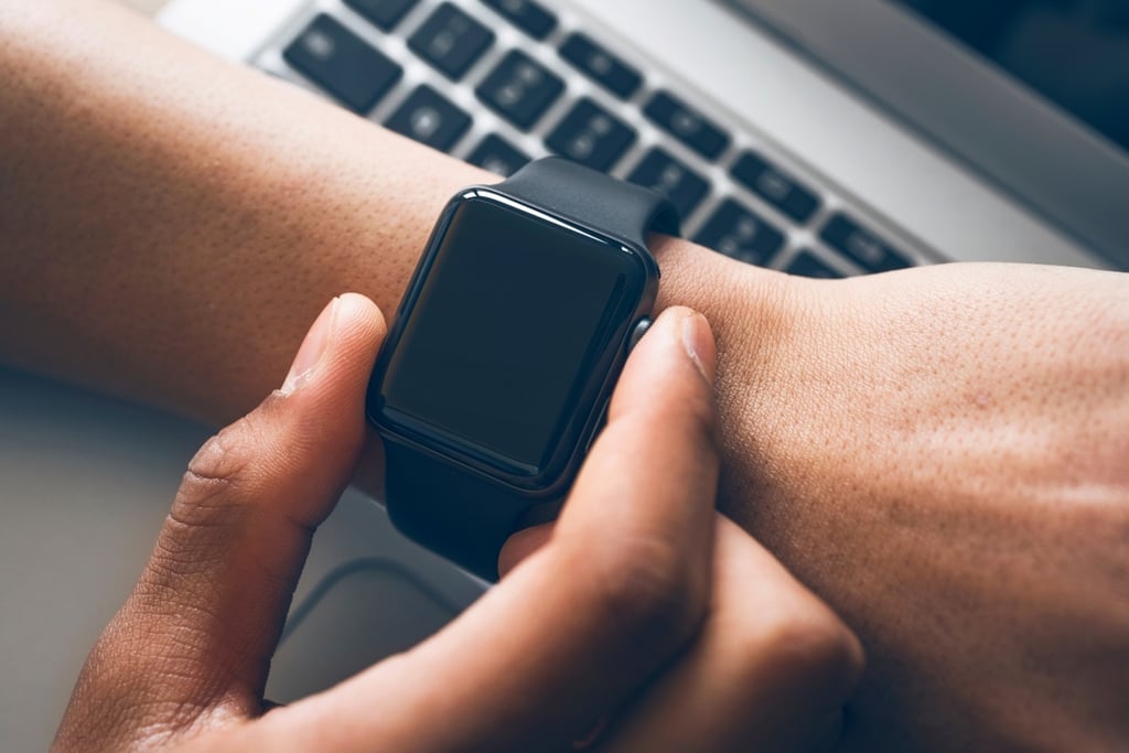 How to use and edit smart text replies on an Apple Watch