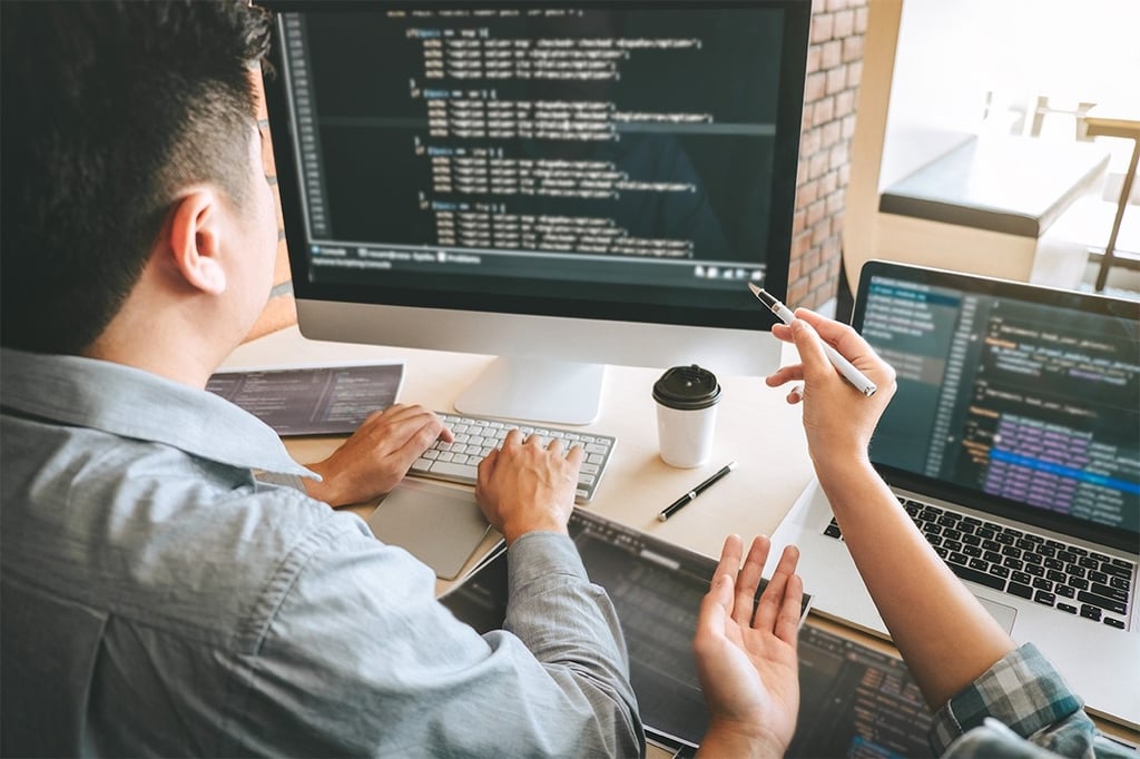 This free four-week course can teach you how to build databases