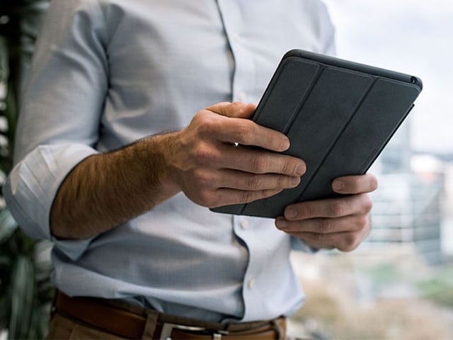 Save $193 on a refurbished 5th-Gen Apple iPad 9.7″