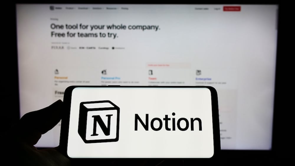 How to quickly save a webpage to Notion with this simple Firefox extension