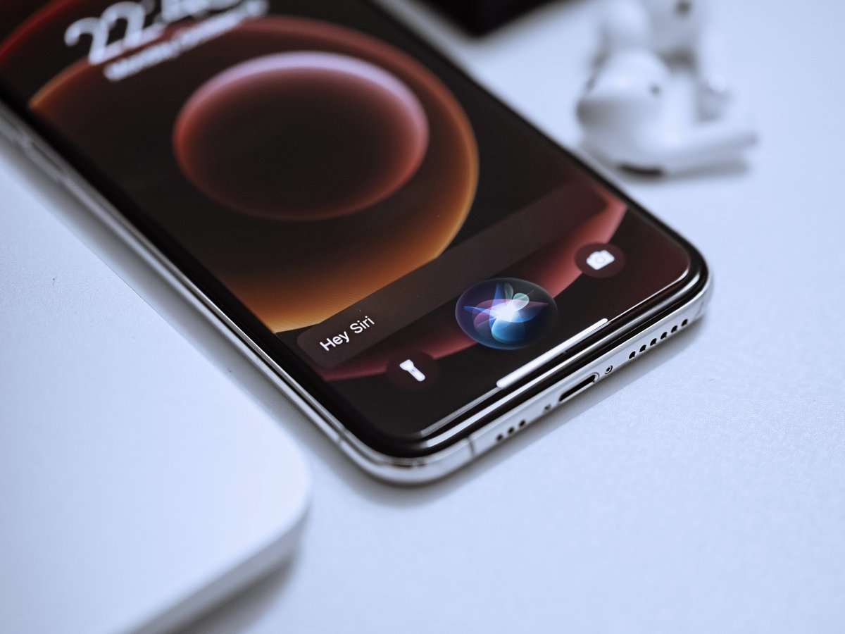 Apple in Talks to Pay Publishers for Siri AI Content