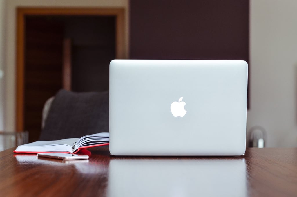 Microsoft offers Outlook to Mac users free of charge