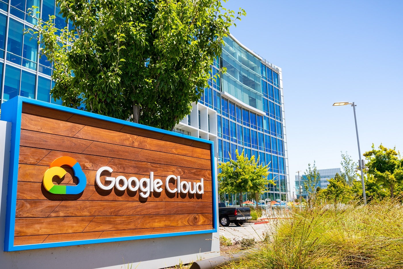 Gros plan sur le panneau Google Cloud affiché devant leur siège social dans la Silicon Valley, dans la région sud de la baie de San Francisco.