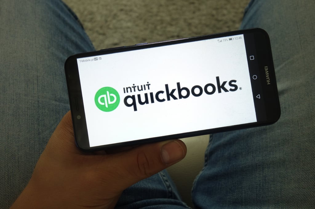 Top 6 QuickBooks Online Alternatives and Competitors