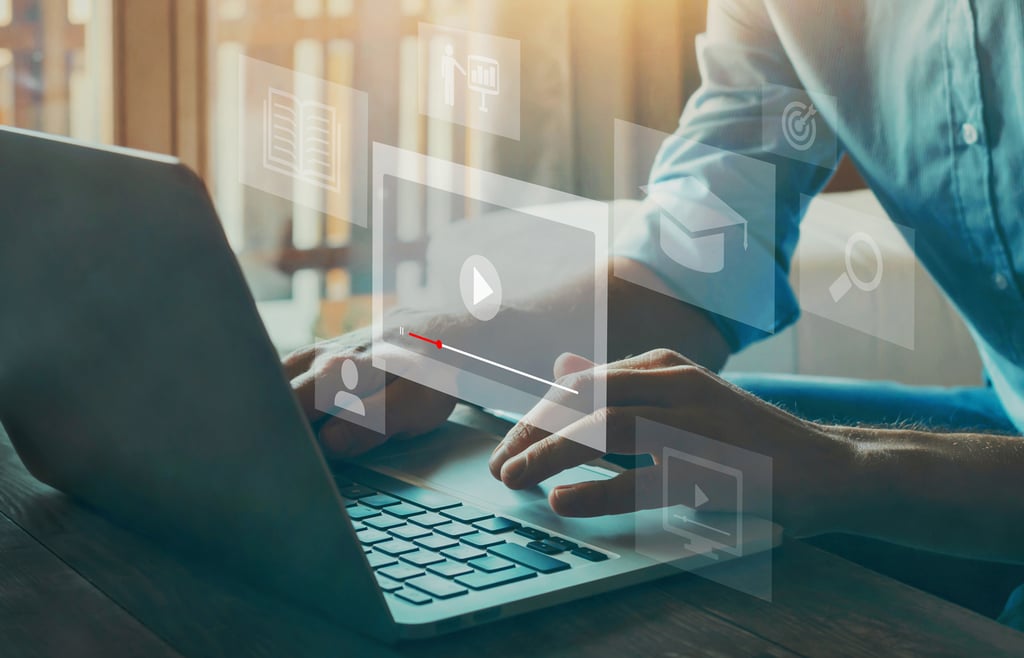 Webinar vs Webcast: 5 Differences Strong Presenters Know