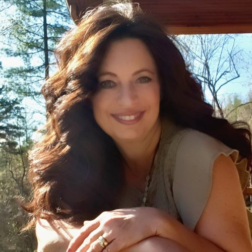 Rayanne Harmon，TechRepublic 作者