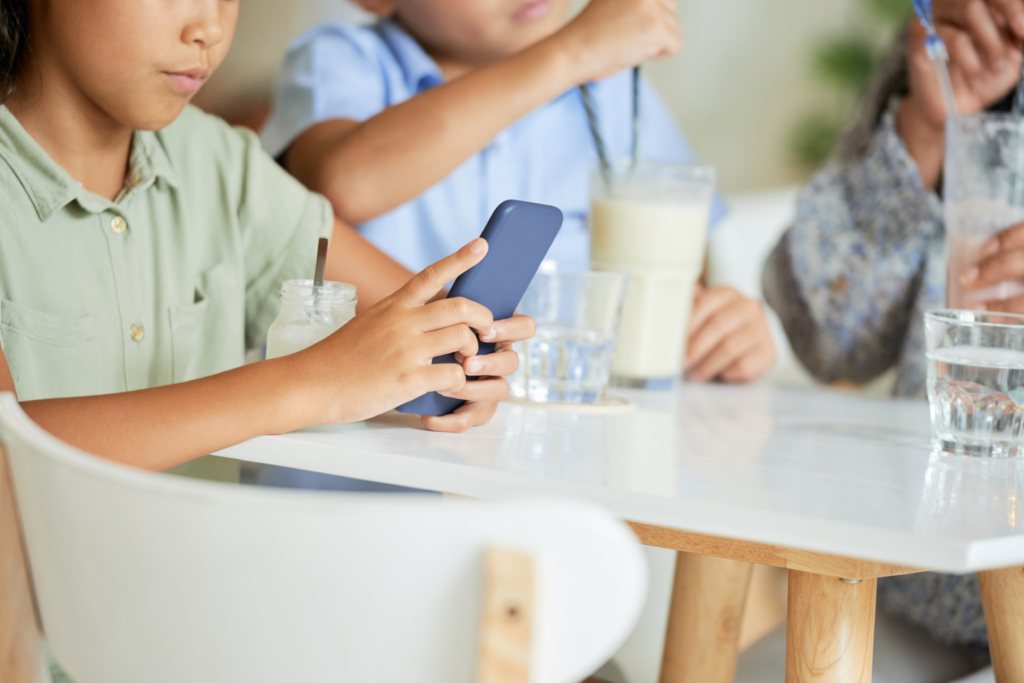 UK Parents Doubt Tech Giants’ Efforts as Blackmail Cases Climb