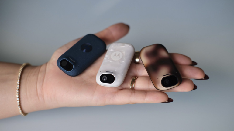 Motorola's Project Maxwell hangs an AI butler around your neck.