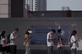 people lining up with smartphone on hand