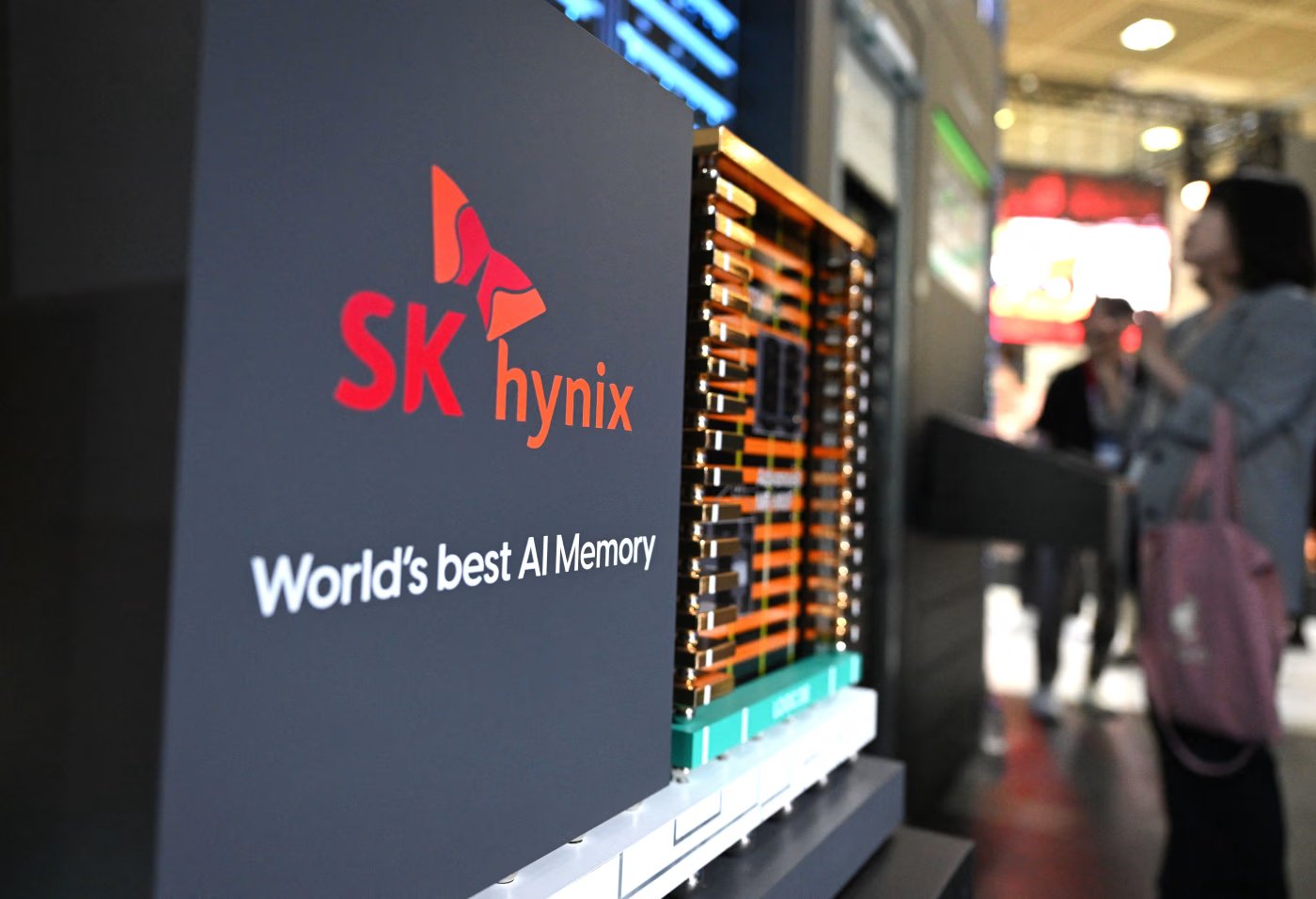 SK Hynix Tops $1 Trillion Valuation as AI Memory Boom Reshapes Chip Market