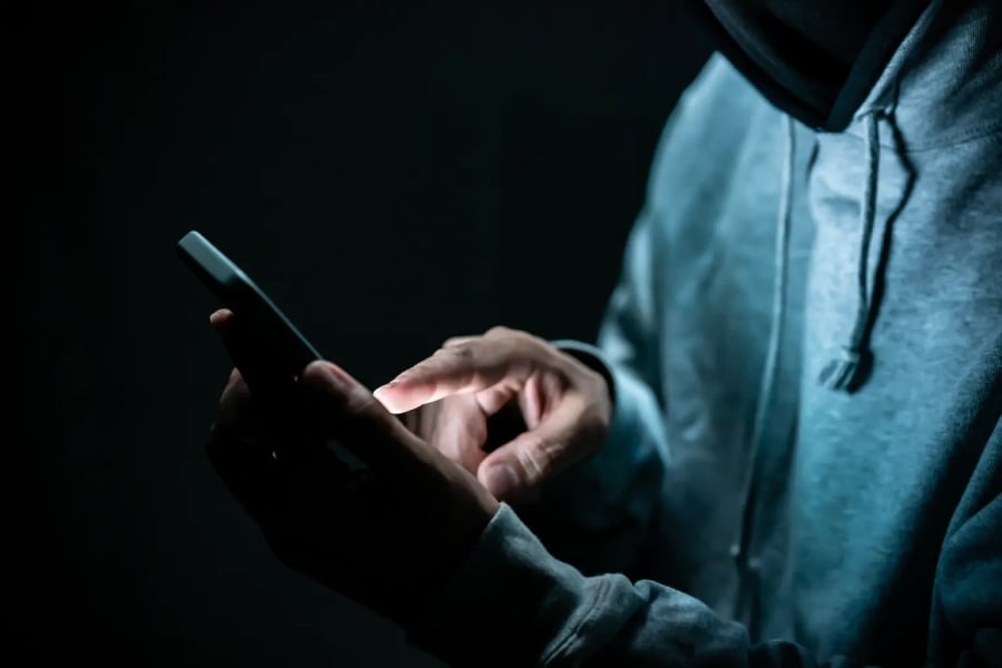 New Apple Exploit Exposes Millions of iPhones Worldwide, No Software Fix Available