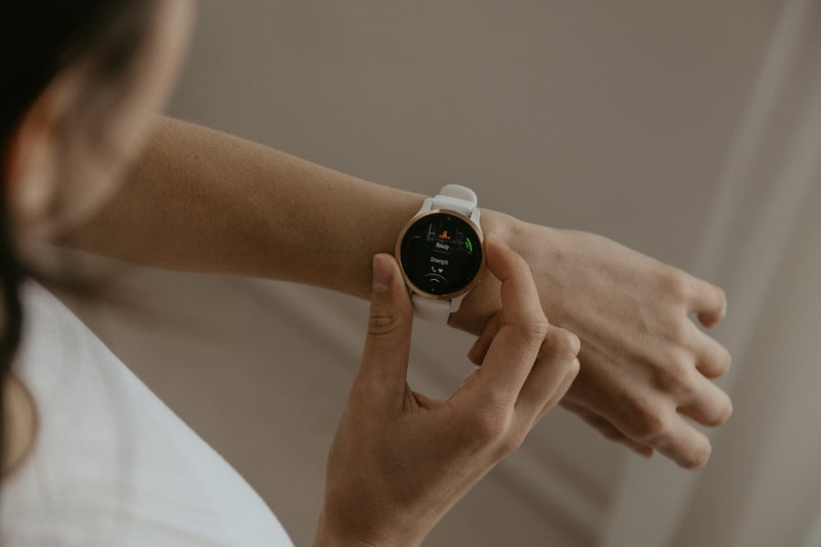 Best Smartwatch for Blood Sugar Tracking: Apple Watch, Galaxy Watch, or Pixel Watch?