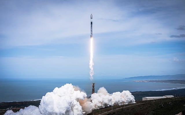 Elon Musk Denies SpaceX AI Device Report as Starlink Strategy Questions Grow