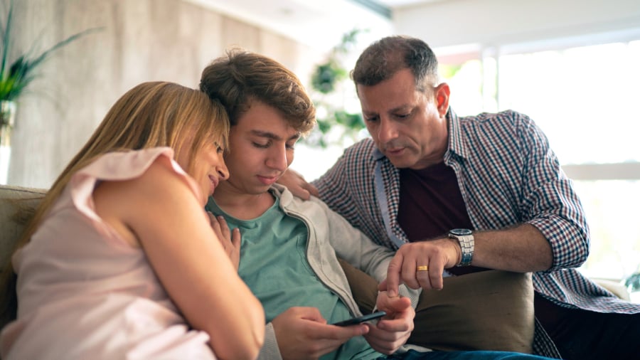 Meta Removes More Than 750,000 Under-16 Facebook, Instagram Accounts in Australia