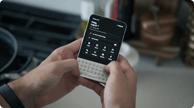Minimal Phone 2 Drops E Ink for AMOLED, Adds 5G and QWERTY Keyboard