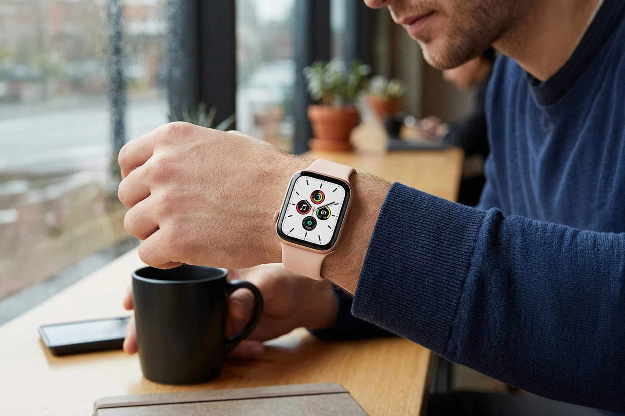 This Refurbished Apple Watch SE Just Dropped to $89.99