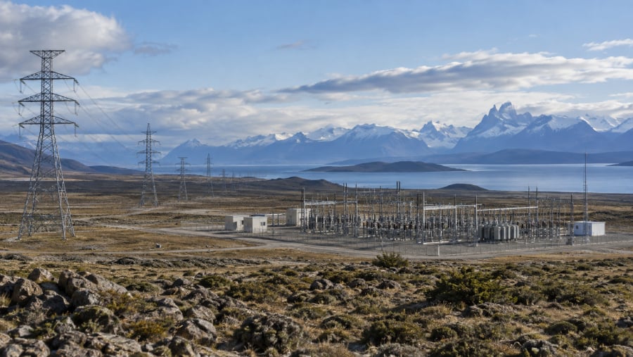 Tech Firms Plan Billion-Dollar AI Data Centers in Patagonia