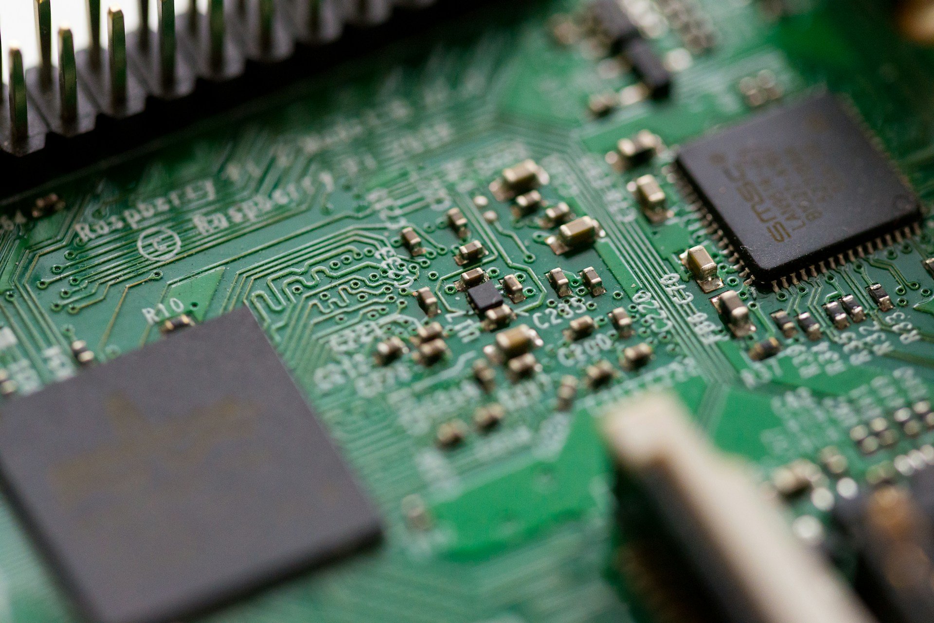 Samsung Taps Mistral AI for On-Premises Chip Manufacturing