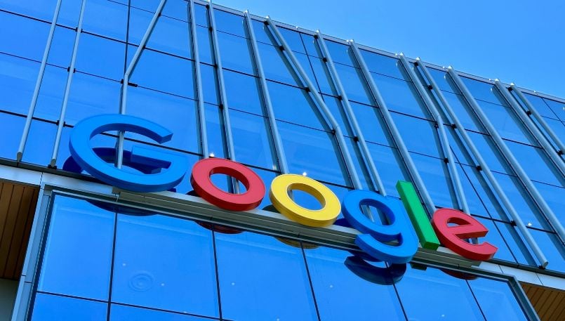 Google разрешила своим инженерам использовать модель Claude для написания кода Логотипы Google Gemini и Anthropic Claude