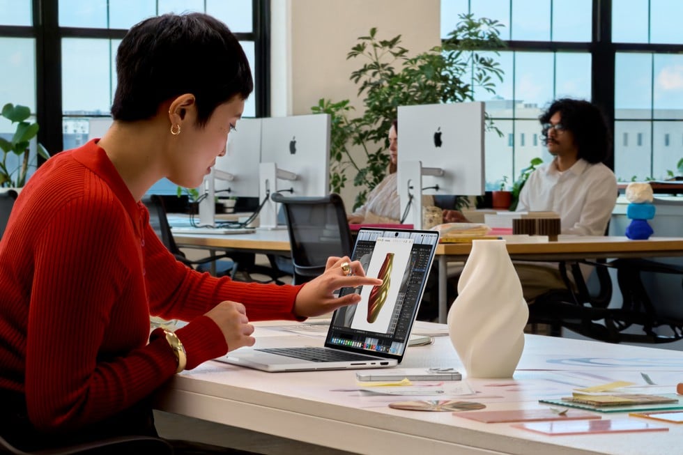 https://assets.techrepublic.com/uploads/2026/10/Apple-MacBook-Pro-with-PROLED-XDR-Display-lifestyle-office-261028_big.jpg.large_.jpg?f=jpeg