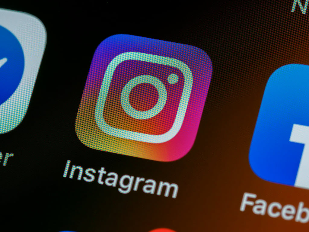 Instagram Tests 90-Minute Horizontal Videos Called Features